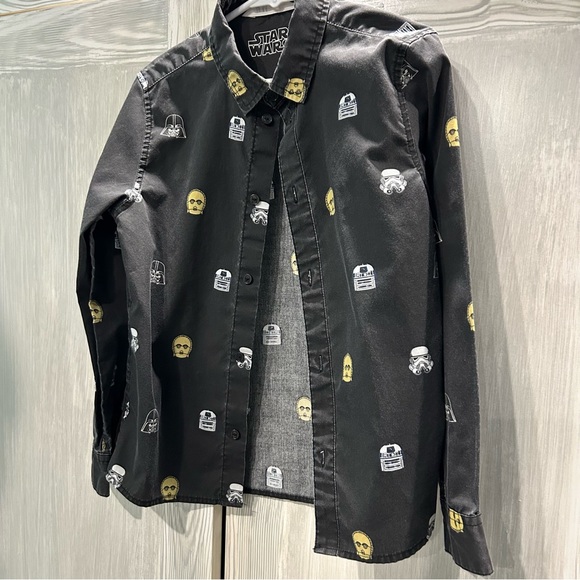 Preowned boys H&M  Star Wars buttonup shirt Size 7/8 black Darth Vader R2D2 C3P0 - Picture 4 of 6